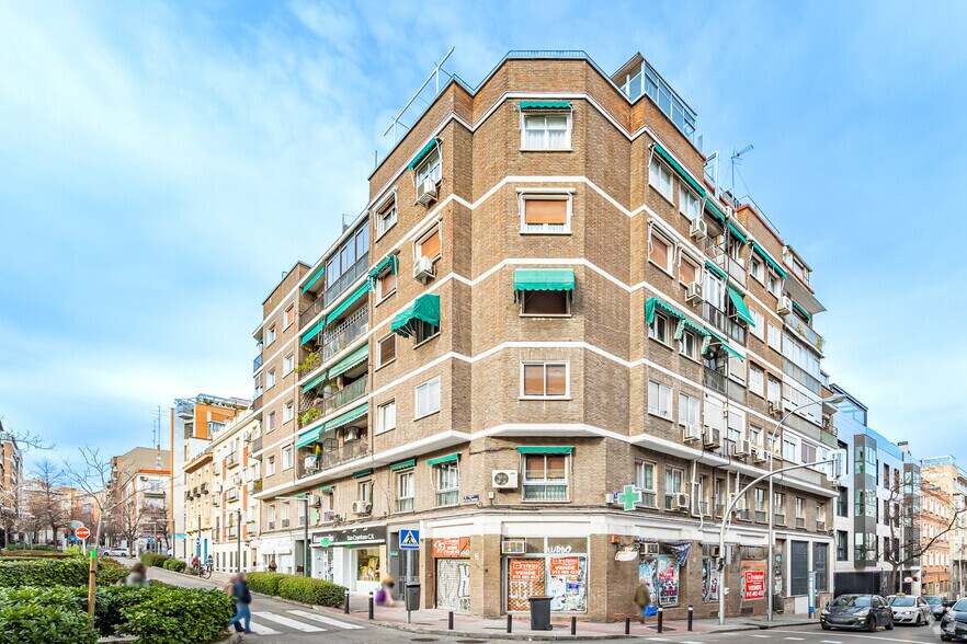 Calle De Pilar De Zaragoza, 34, Madrid, Madrid à louer - Photo de l’immeuble – Image 1 sur 2