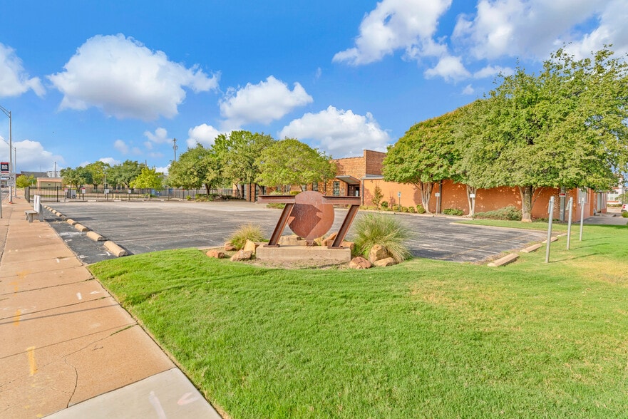 707 W Vickery Blvd, Fort Worth, TX à louer - Photo principale – Image 1 sur 15