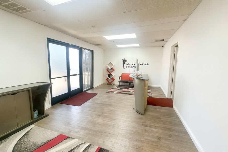 8123 Remet Ave, Canoga Park, CA à louer - Photo de l’immeuble – Image 3 sur 13