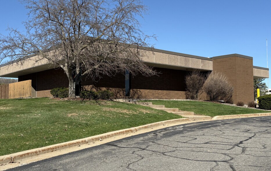 2755 Plaza Dr, Wausau, WI à vendre - Photo de l’immeuble – Image 1 sur 7