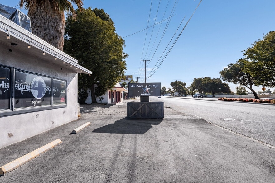 10028 Foothill Blvd, Rancho Cucamonga, CA à vendre - Photo de l’immeuble – Image 2 sur 34