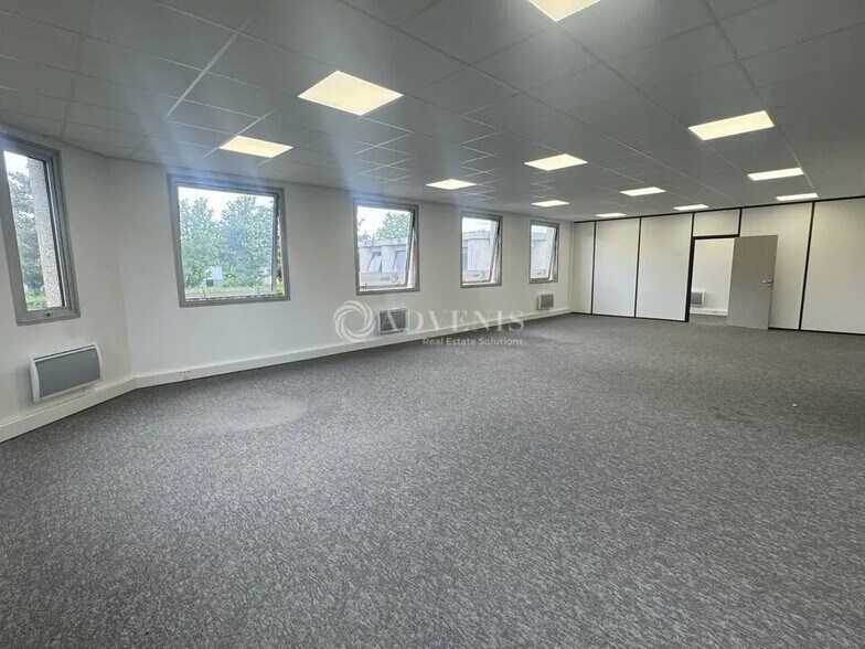 Bureau dans Tremblay-en-France à louer - Photo de l’immeuble – Image 2 sur 7