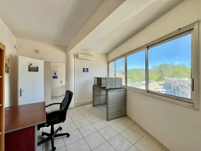 Bureau dans CANNES-LA-BOCCA à vendre - Photo intérieure – Image 3 sur 6