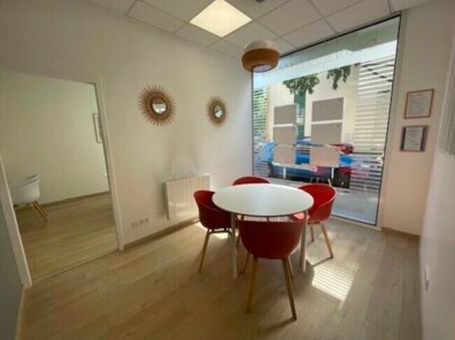 Plus de détails pour Bureau à vendre