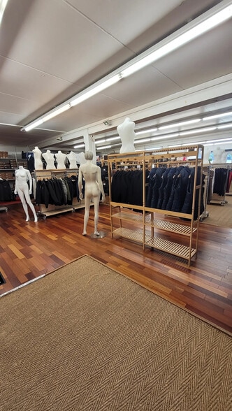 Local commercial dans CHAMPAGNE-AU-MONT-D'OR à louer - Photo intérieure – Image 1 sur 2