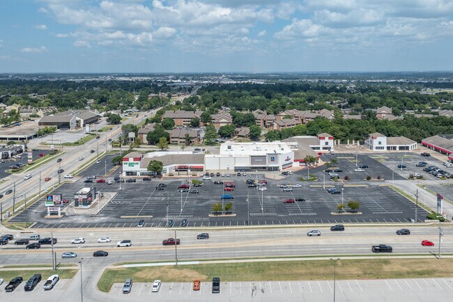 Plus de détails pour 8221 E 61st St, Tulsa, OK - Local commercial à vendre