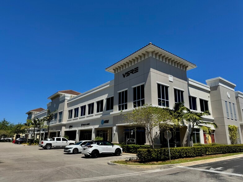 15121-15175 NW 67th Ave, Miami Lakes, FL à louer - Photo de l’immeuble – Image 1 sur 6