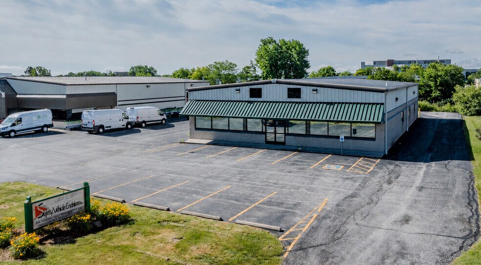 5235 Commerce Cir, Indianapolis, IN à louer - Photo de l’immeuble – Image 1 sur 3