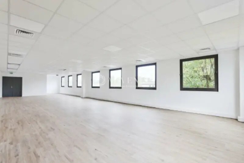 3 Rue Du Gevaudan, Lisses à louer - Photo intérieure – Image 2 sur 3