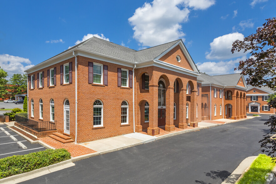 1680 E Gude Dr, Rockville, MD à louer - Photo de l’immeuble – Image 3 sur 34