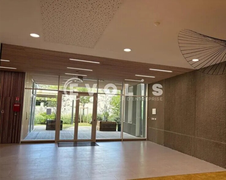 70 A Cours Tolstoï, Villeurbanne à vendre - Photo de l’immeuble – Image 2 sur 11