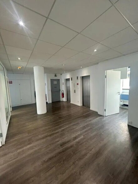 Bureau dans Levallois-Perret à louer - Photo de l’immeuble – Image 3 sur 7