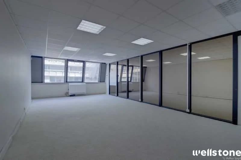 32 Rue De Paradis, Paris à vendre - Photo de l’immeuble – Image 1 sur 7