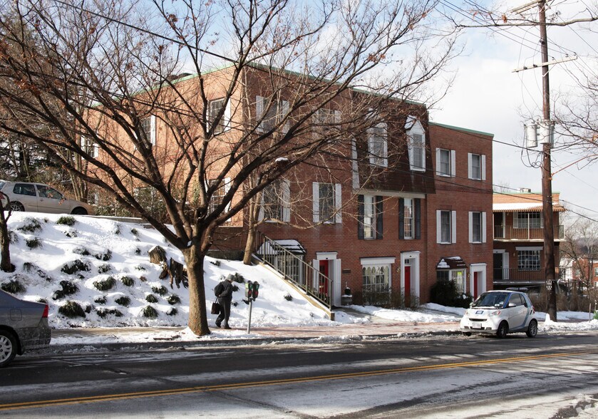 4545 42nd St NW, Washington, DC à louer - Photo de l’immeuble – Image 3 sur 5