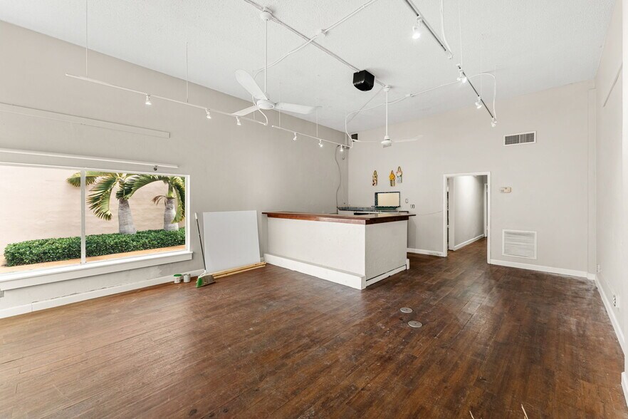 820 E New Haven Ave, Melbourne, FL à louer - Photo intérieure – Image 3 sur 62