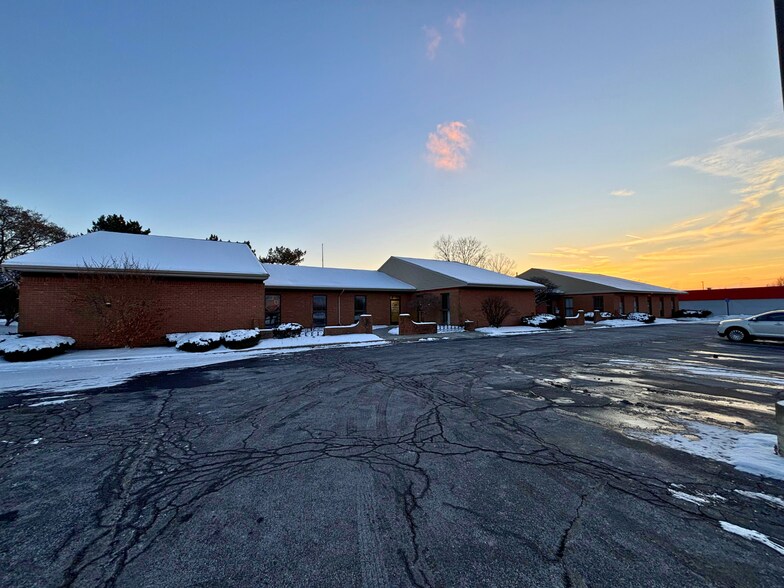2205 Jolly Rd, Okemos, MI à louer - Photo de l’immeuble – Image 1 sur 12