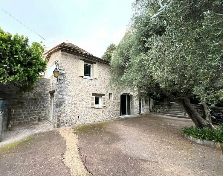Bureau dans Grasse à vendre - Photo de l’immeuble – Image 2 sur 16