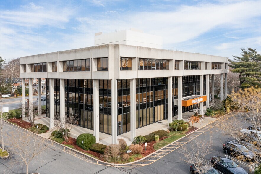 7600 Jericho Tpke, Woodbury, NY à louer - Photo principale – Image 1 sur 27