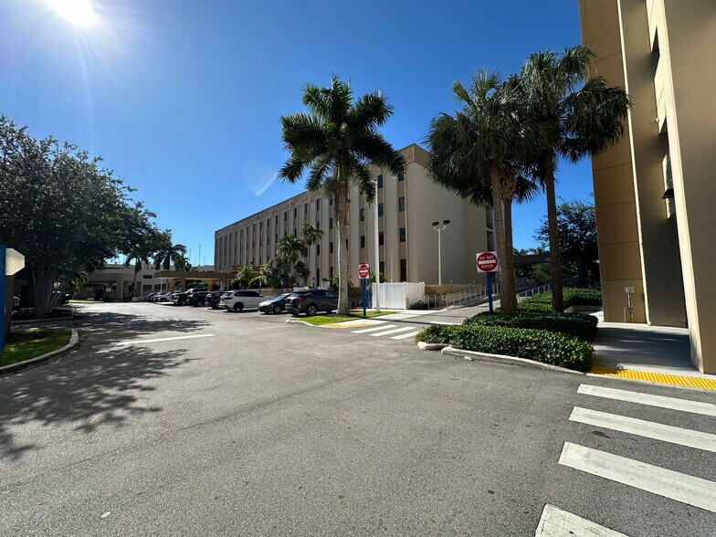 11880 Bird Rd, Miami, FL à louer - Photo de l’immeuble – Image 3 sur 10