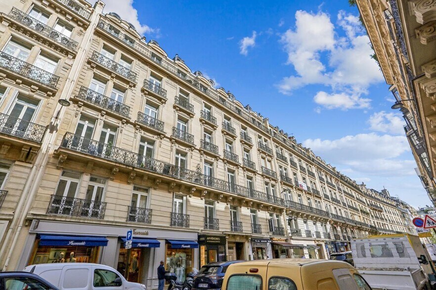 29 Rue Marbeuf, Paris à louer - Photo de l’immeuble – Image 2 sur 24