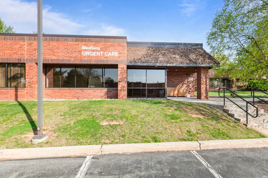 1025 Berkshire Blvd, Wyomissing, PA à louer - Photo de l’immeuble – Image 2 sur 32