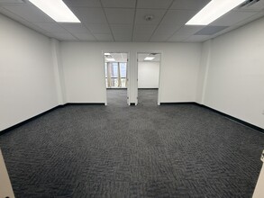 7506-7560 NW 70th St, Miami, FL à louer Photo intérieure– Image 1 sur 21