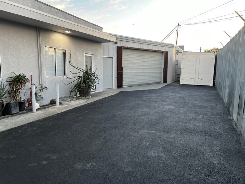 7301 Deering Ave, Canoga Park, CA à louer - Photo de l’immeuble – Image 3 sur 16