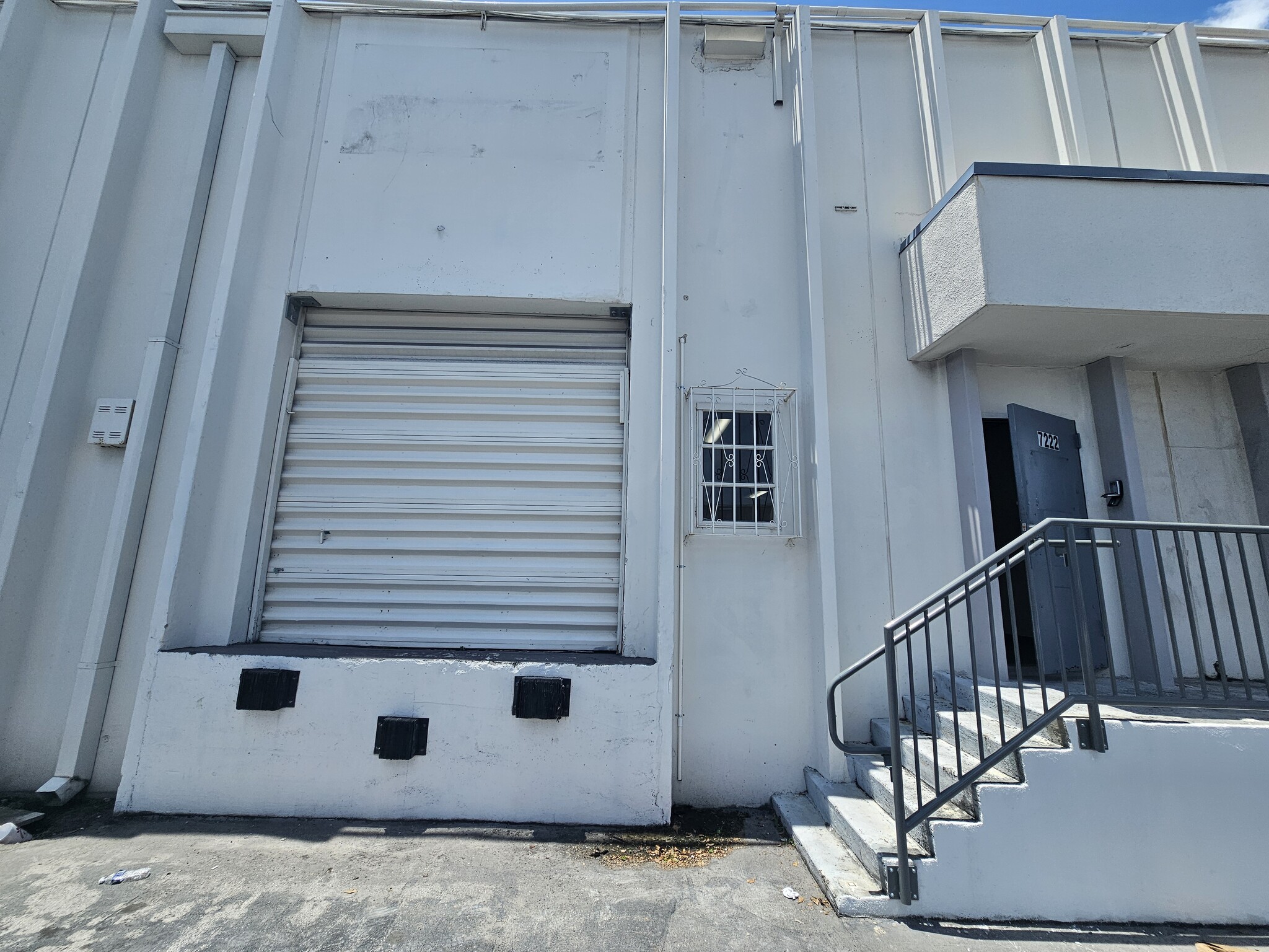 7212-7282 NW 33rd St, Miami, FL à louer Photo de l’immeuble– Image 1 sur 4