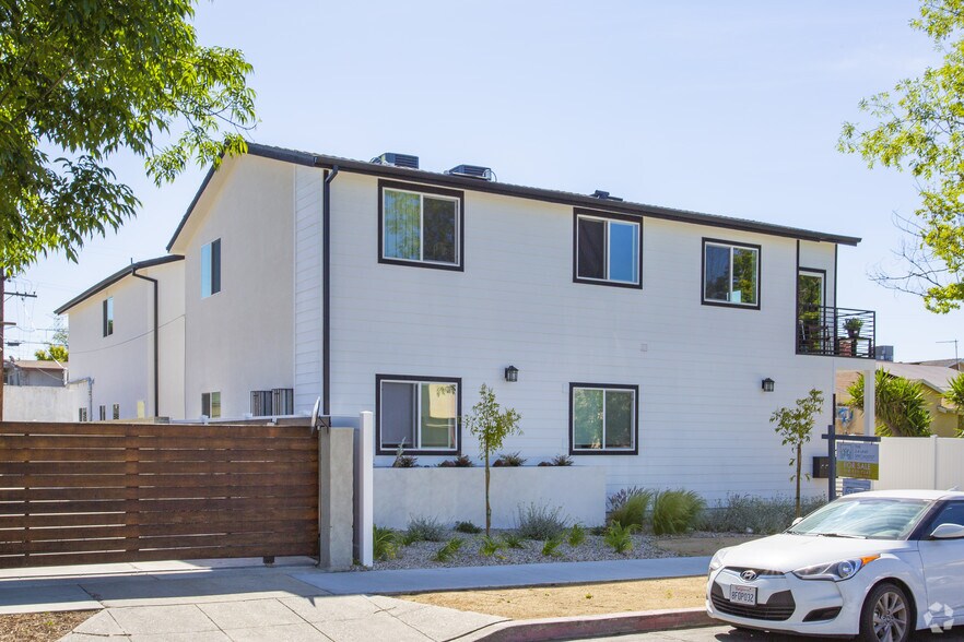6732 Irvine Ave, North Hollywood, CA à vendre - Photo de l’immeuble – Image 2 sur 45