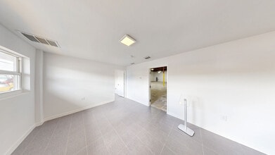 1612-1646 W 31st Pl, Hialeah, FL à louer Numérisation 3D Matterport– Image 1 sur 9