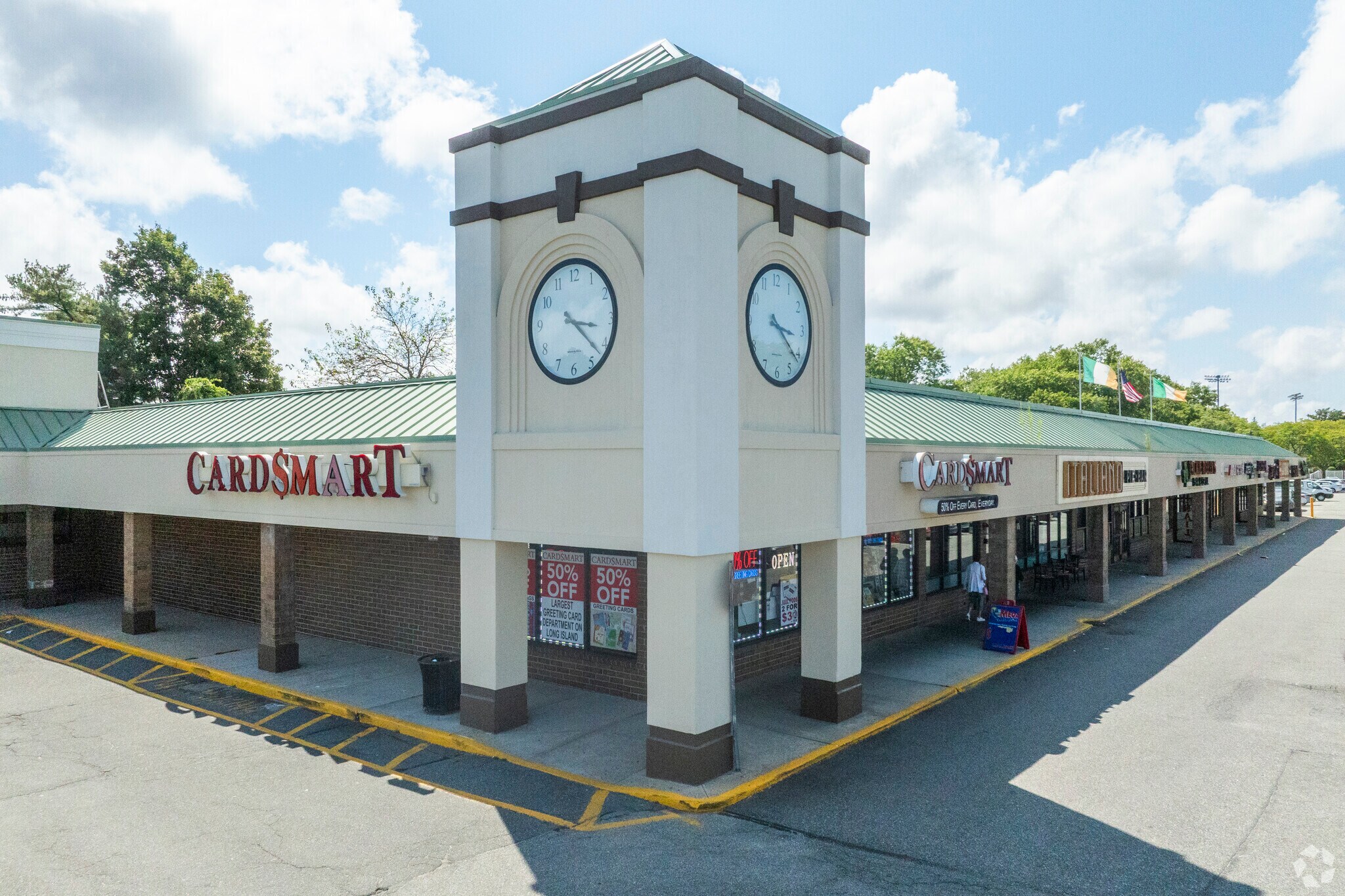 3950-3990 Hempstead Tpke, Levittown, NY à louer Photo principale– Image 1 sur 6