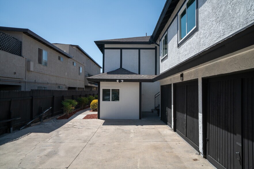 810 S Flower St, Santa Ana, CA à vendre - Photo de l’immeuble – Image 3 sur 30