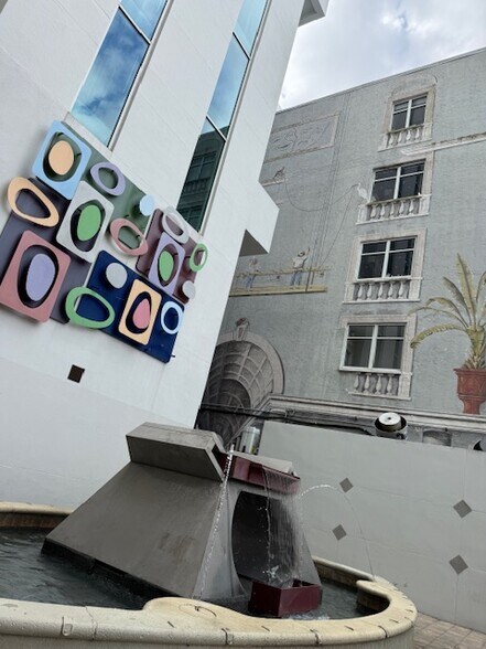 1990 Main St, Sarasota, FL à louer - Photo de l’immeuble – Image 3 sur 29