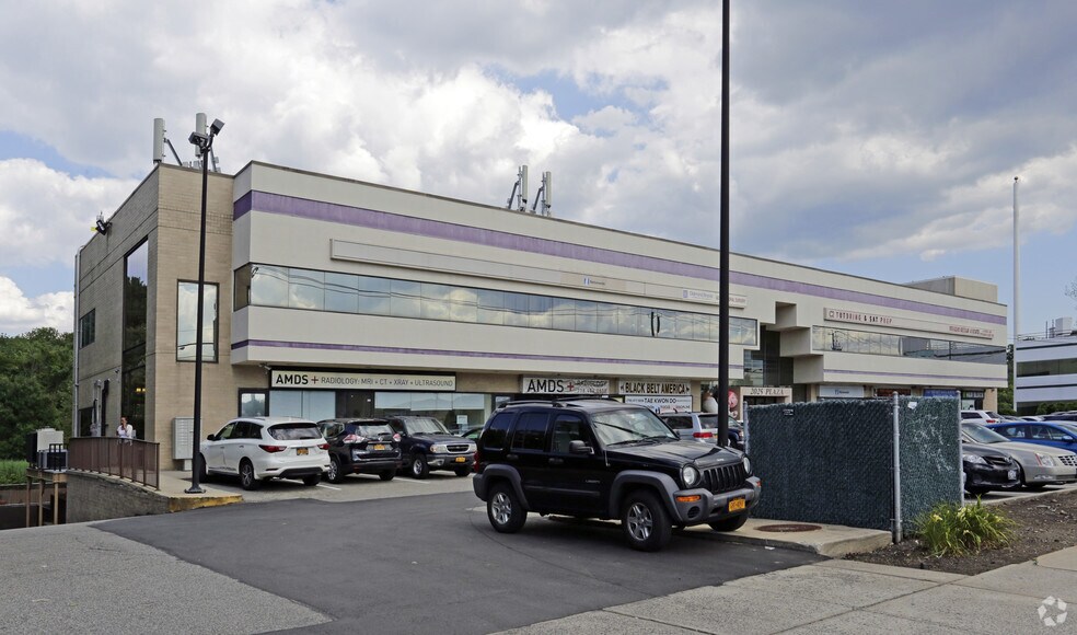 2025 Richmond Ave, Staten Island, NY à louer - Photo principale – Image 2 sur 8