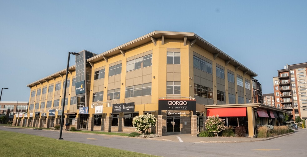 950 Montée Des Pionniers, Terrebonne, QC à louer - Photo de l’immeuble – Image 1 sur 7