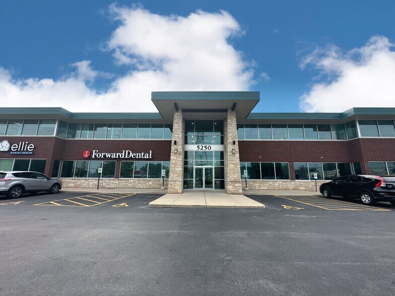 5250 S 108th St, Hales Corners, WI à louer - Photo de l’immeuble – Image 2 sur 16