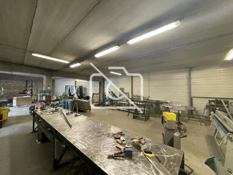 Industriel/Logistique dans Stains à vendre - Photo de l’immeuble – Image 2 sur 10