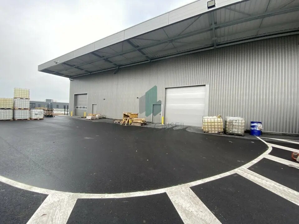 Local d’activités dans Frépillon à louer Photo de l’immeuble– Image 1 sur 11