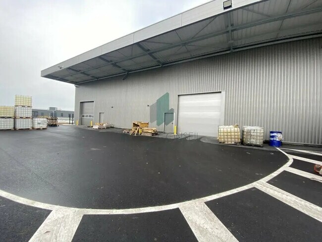 Plus de détails pour Local d'activités à louer