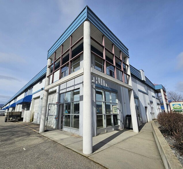 2550 Acland Rd, Kelowna, BC à louer - Photo de l’immeuble – Image 1 sur 1