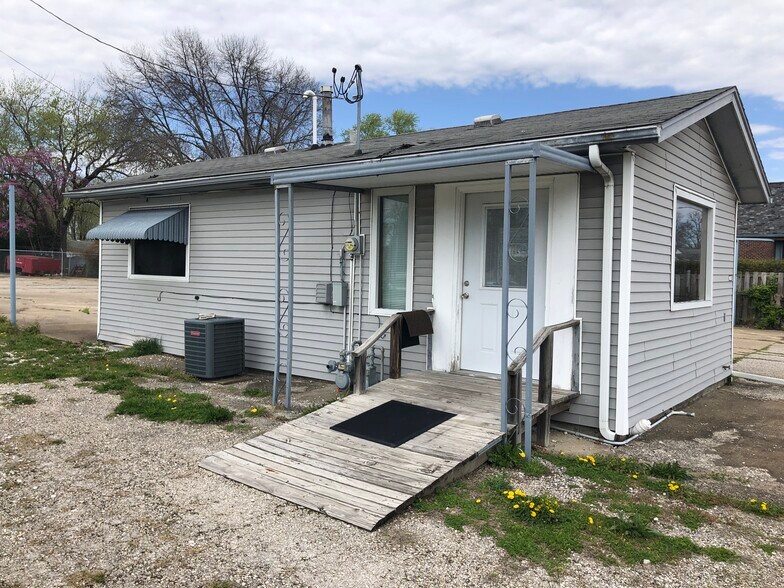 907 S Main St, Jacksonville, IL à vendre - Photo de l’immeuble – Image 3 sur 6