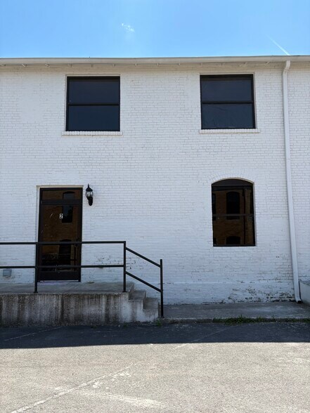 27 N Main St, Springfield, TN à louer - Photo de l’immeuble – Image 2 sur 2