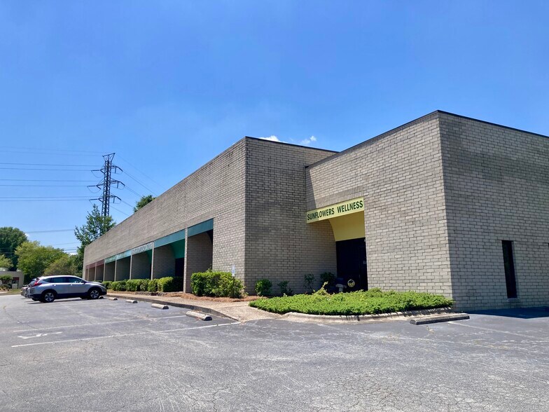 200 Pomona Dr, Greensboro, NC à louer - Photo de l’immeuble – Image 3 sur 6