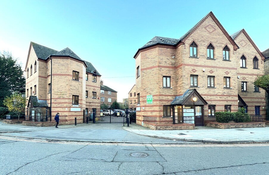26-28 Mulgrave Rd, Sutton à louer - Photo principale – Image 1 sur 5