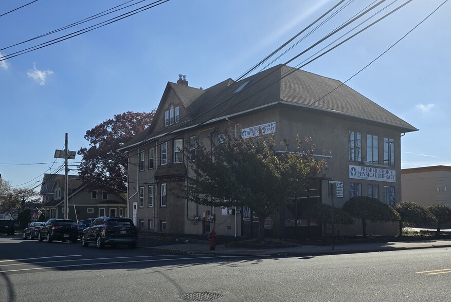 811 Clifton Ave, Clifton, NJ à louer - Photo principale – Image 2 sur 8