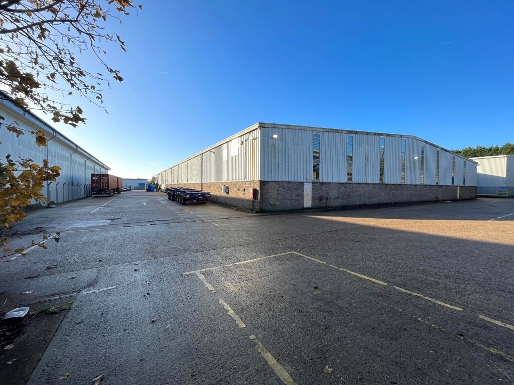 20 Freebournes Rd, Witham à louer Photo de l’immeuble– Image 1 sur 10