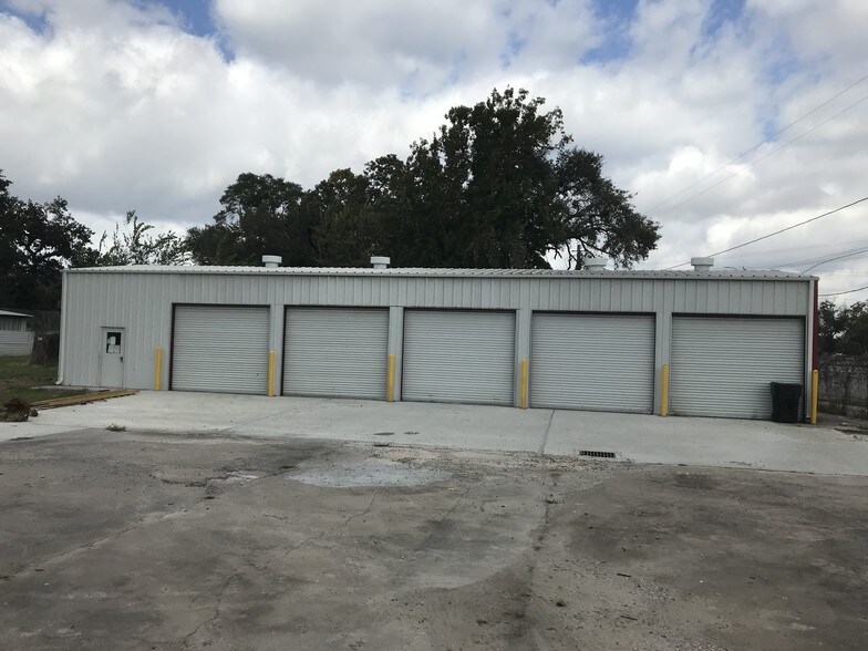 9001 W Hardy Rd, Houston, TX à louer - Photo de l’immeuble – Image 2 sur 10