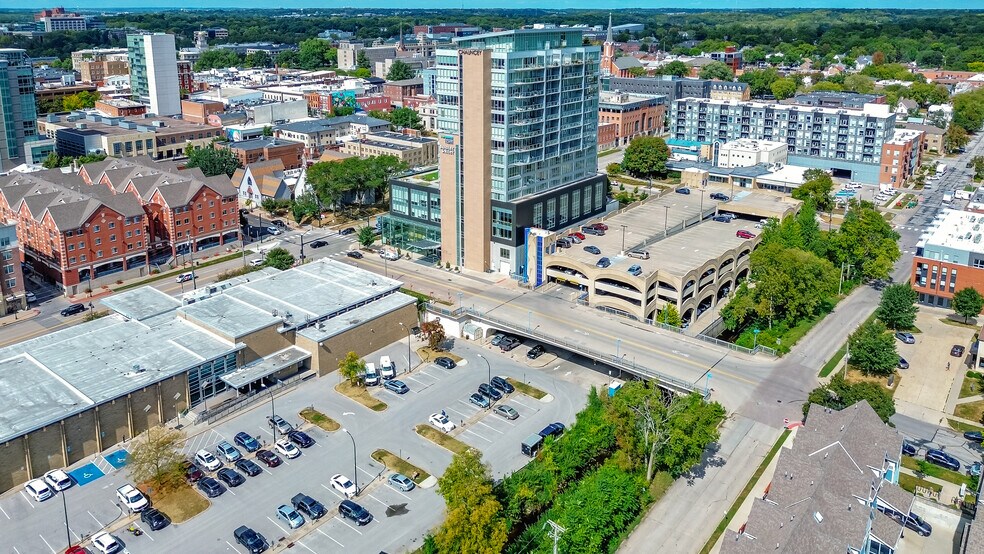 404 E College St, Iowa City, IA à vendre - Photo de l’immeuble – Image 2 sur 6