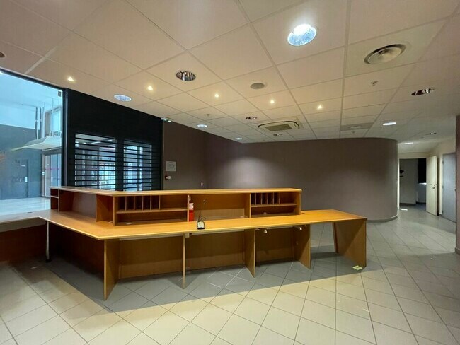 Plus de détails pour Local commercial à vendre