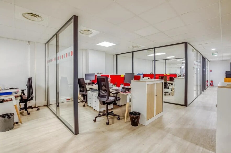 143 Rue De Saussure, Paris à louer - Photo de l’immeuble – Image 1 sur 14